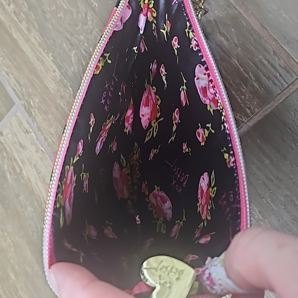 Betsey Johnson Wristlet Accessories Bag - Picture 7 of 9